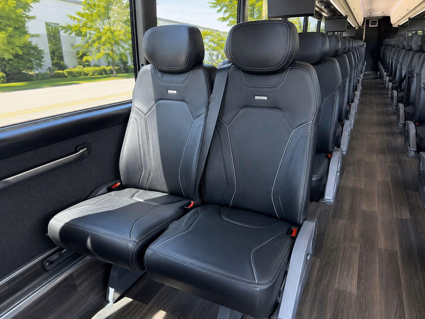 move your entire bridal party across los angeles in one comfortable vehicle